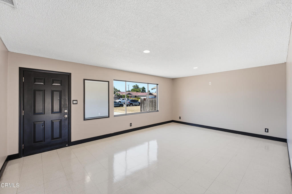 555 Del Sur Way