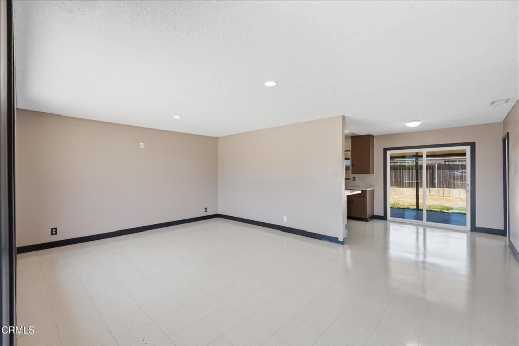555 Del Sur Way