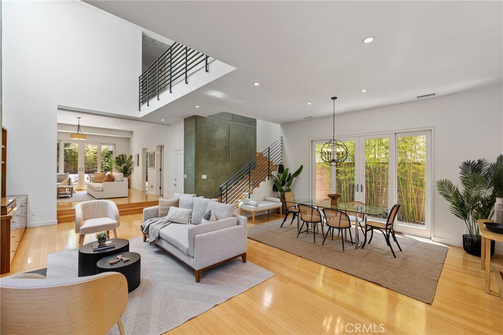2710 Pine Ave.