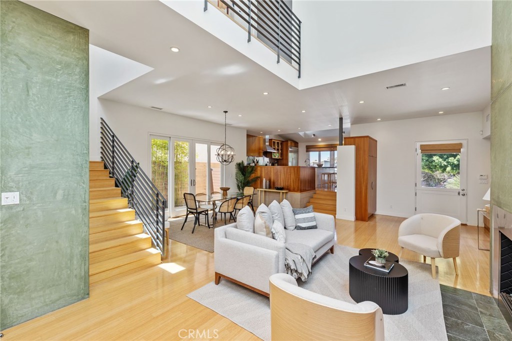 2710 Pine Ave.