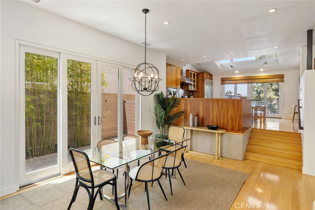2710 Pine Ave.