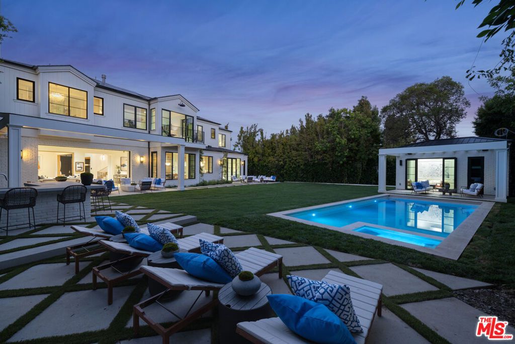 Photo of 415 N Cliffwood Avenue, Los Angeles, CA 90049 (MLS # 25578051)