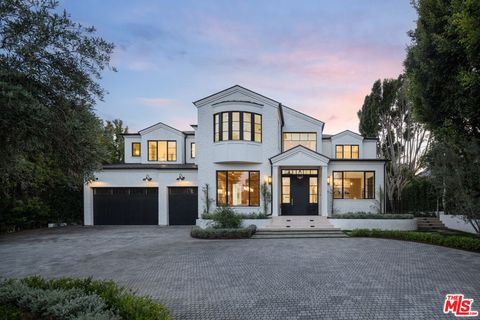 Photo of 415 N Cliffwood Avenue, Los Angeles, CA 90049 (MLS # 25578051)