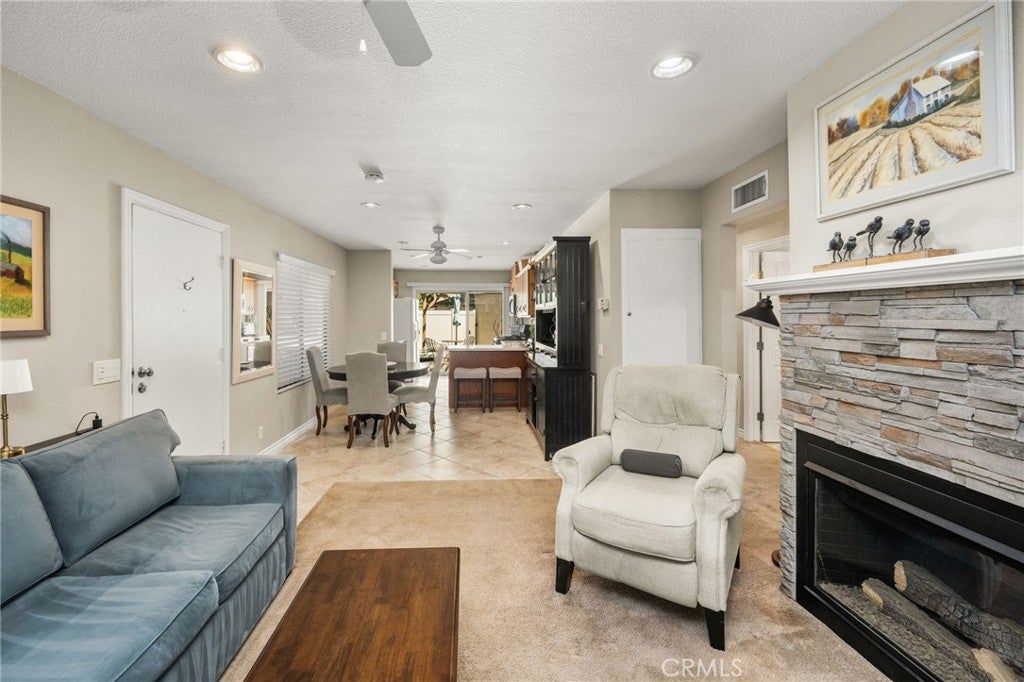 2943 N Cottonwood 1