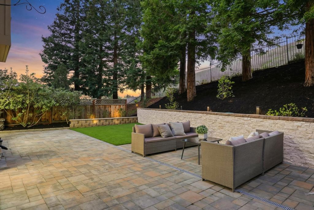 415 Eagle Valley Way