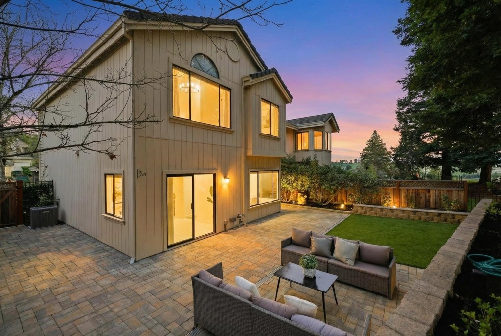 415 Eagle Valley Way