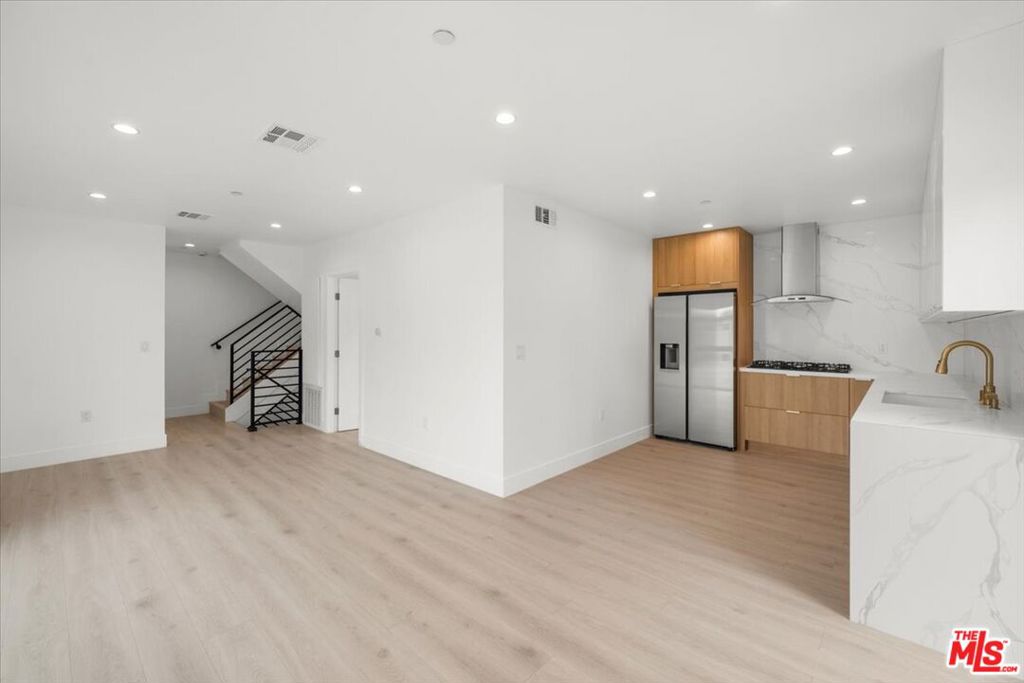 ** PET FRIENDLY ** IN-UNIT WASHER/DRYER ** CENTRAL A/C ** PRIVATE ROOFTOP DECK ** PRIVATE ATTACHED GARAGE ** 2 PARKING SPACES ** MODERN FINISHES ** BALCONIES ** Welcome to your dream Westside residence! This stunning tri-level unit combines style, comfort, and convenience in one of LA's most sought-after neighborhoods, Vista/Del Rey, just minutes from the beach, Marina del Rey, Culver City, Playa Vista, and Venice. Enjoy easy access to bike paths, Whole Foods, trendy cafes, local boutiques, parks, and top-rated dining hotspots, all while being a short drive to both the 90 and 405 freeways for a seamless commute. Step inside to discover soaring ceilings, large windows that flood the space with natural light, and a contemporary open-concept layout perfect for relaxing or entertaining. The gourmet kitchen flows effortlessly into the spacious living area and features modern appliances and clean finishes. Upstairs, unwind on your private rooftop deck, where you can enjoy panoramic views and ocean breezes ideal for morning coffee, evening wine, or weekend BBQs. Additional highlights include central AC and heat, in-unit washer and dryer, and assigned parking spaces for ultimate convenience. This unit is also pet-friendly, so your furry companions can enjoy this beautiful space with you. Whether you're looking for comfort, lifestyle, or location, this home truly has it all. Don't miss this rare opportunity to live in one of LA's most vibrant and connected neighborhoods!