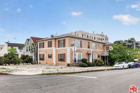 Photo of 310 N St Andrews Place, Los Angeles, CA 90004 (MLS # 26841451)