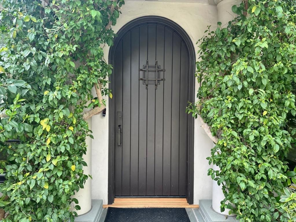 Photo of 850 Guinda Street, Palo Alto, CA 94301 (MLS # ML82038843)