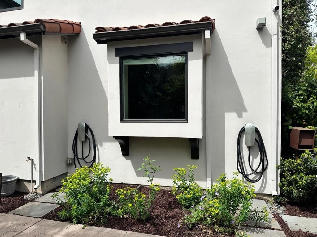 Photo of 850 Guinda Street, Palo Alto, CA 94301 (MLS # ML82038843)