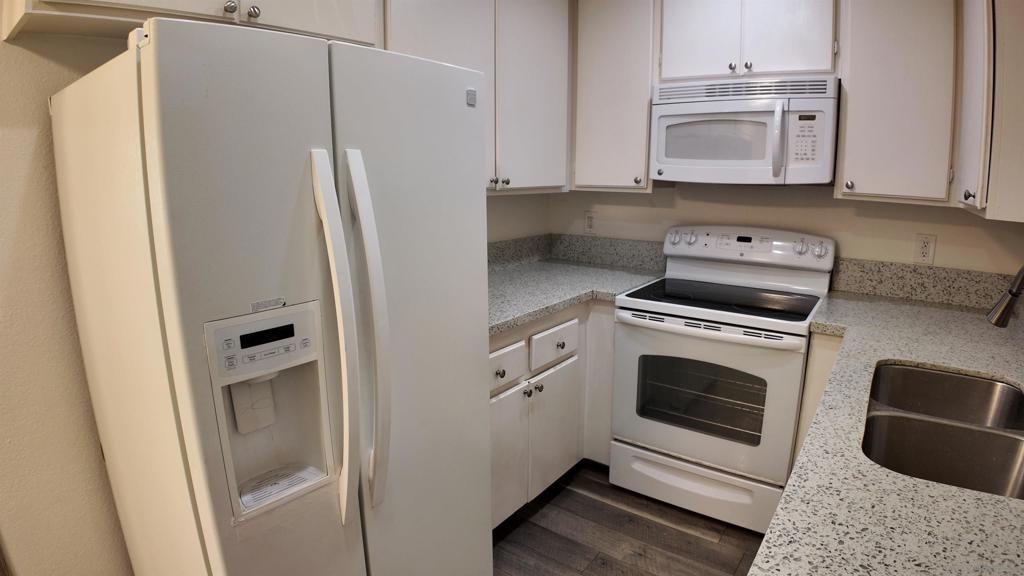 6330 Genesee Ave 213