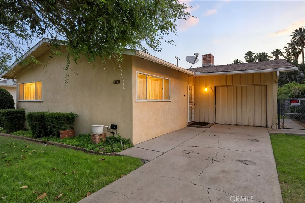 Charming Opportunity in Walteria! This 2-bedroom, 1-bath home is situated on a spacious lot in one of Torrance’s most desirable neighborhoods. This home has great bones and vintage charm. The oversized lot provides ample room for an addition, ADU, or complete reimagining of the space (buyer to verify). Located near top-rated schools, shopping, and local parks, this is a rare opportunity to live in a prime South Bay location.