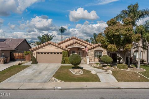 Photo of 12614 Grand Teton Drive, Bakersfield, CA 93312 (MLS # V1-35068)