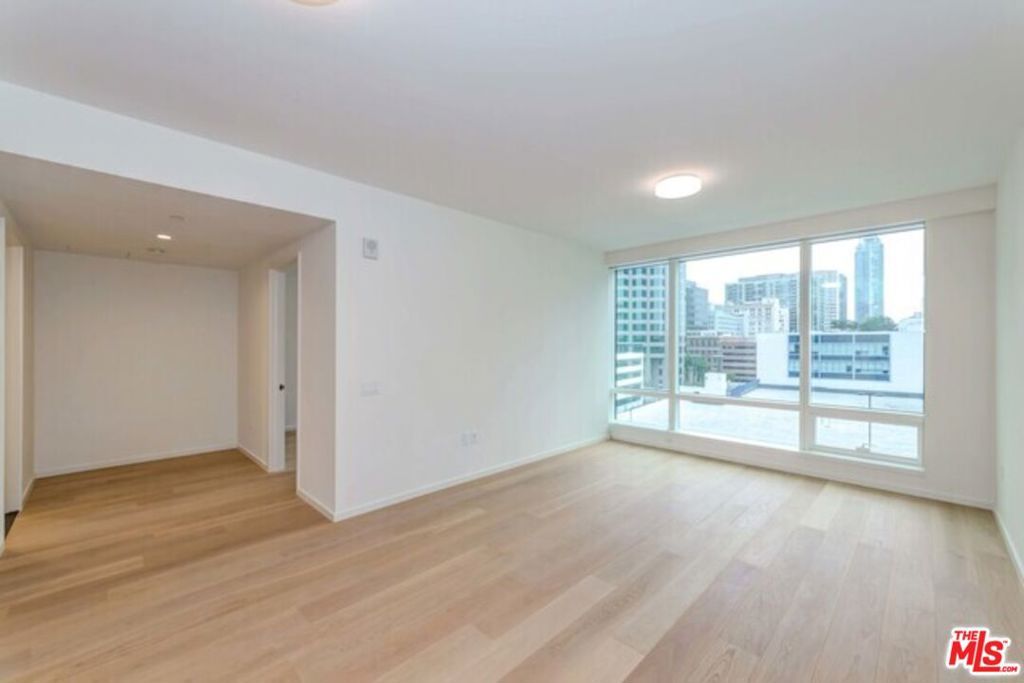 Photo of 877 Francisco Street #708, Los Angeles, CA 90017 (MLS # 25576101)