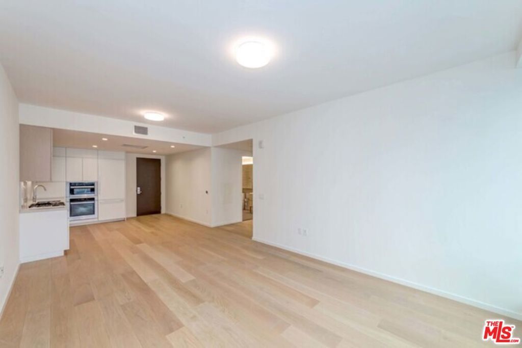 Photo of 877 Francisco Street #708, Los Angeles, CA 90017 (MLS # 25576101)