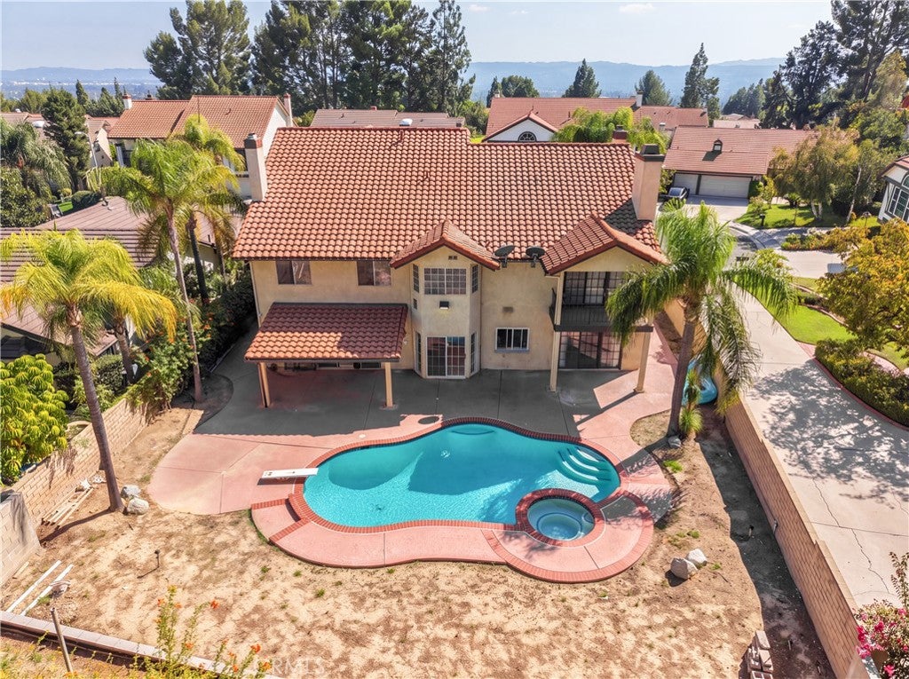 18401 Charlton Lane
