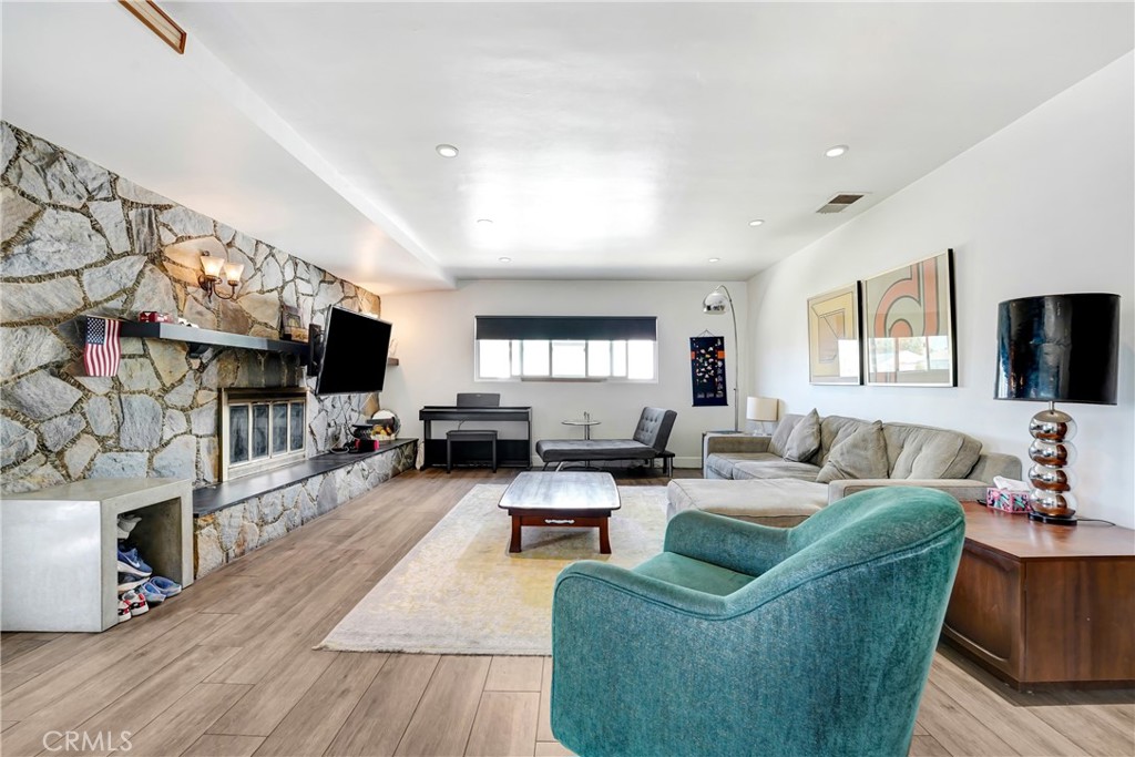 6521 W 85th Street