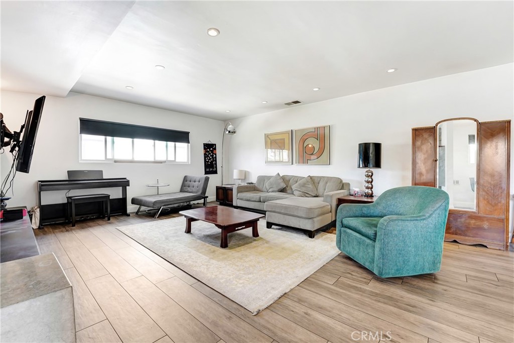 6521 W 85th Street