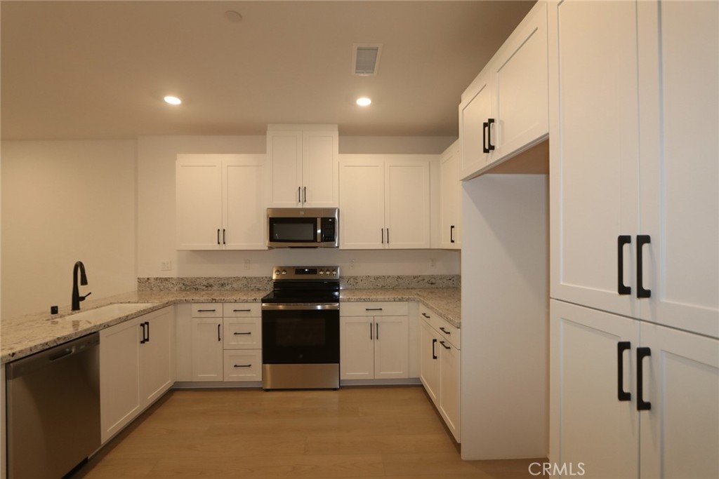 16126 Spicebush Lane