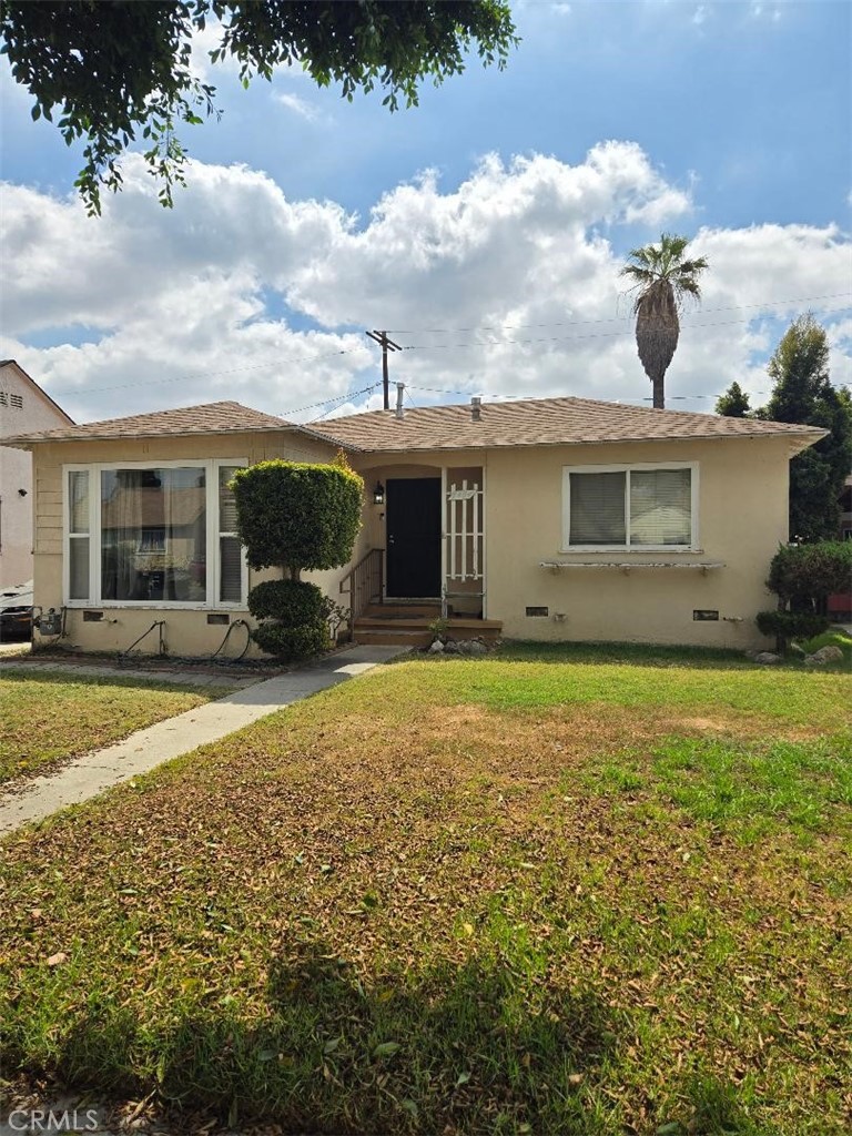 Nice 3 Bedrooms 2 Baths home with an open floor plan, lot of cabinet space in kitchen, Inside laundry area in decent condition, large yard with a 2 car detached garage. subject property is located in close proximity to shopping, schools , hospital, freeway and transportation. Buyers to satisfy themselves as of the square footage of the property.