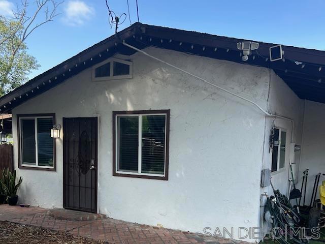 TOTAL REMODELED IN 2020 BOTH UNITS, FRONT HOUSE IS 3BR/2BA 1400SQFT BACK HOUSE IS 2BR/1BA 1000SQFT ON 11,000SQFT LOT. THIS IS PERFECT FOR HOUSE HACKING LIVE IN 1 HOUSE AND HAVE THE OTHER HOUSE HELP PAY YOUR MORTGAGE. BRING YOUR VA AND FHA BUYERS. RENTS CAN BE ALOT HIGHER, NEW ROOFS, NEW BATHROOMS, NEW ELECTRIC, NEW WINDOWS AND DOORS, NEW PLUBING.