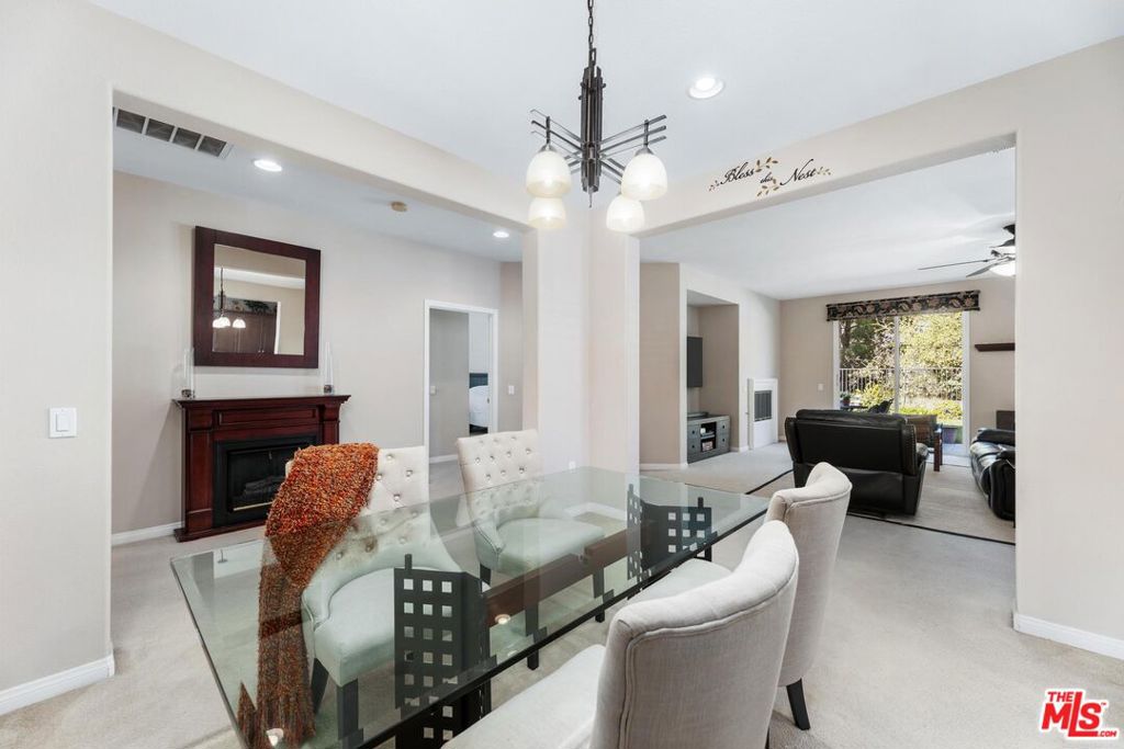 FOUR SEASONS - Residential