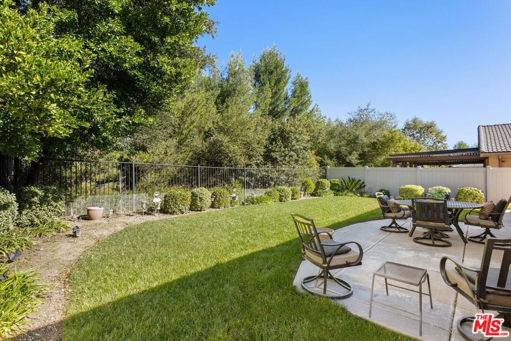 FOUR SEASONS - Residential