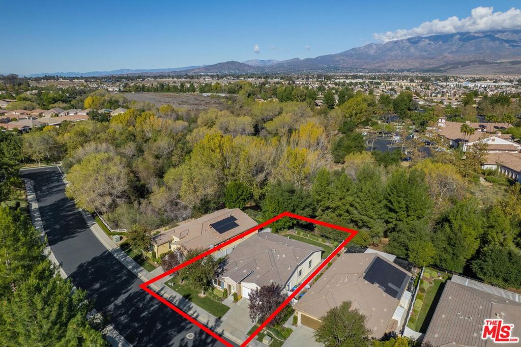 FOUR SEASONS - Residential