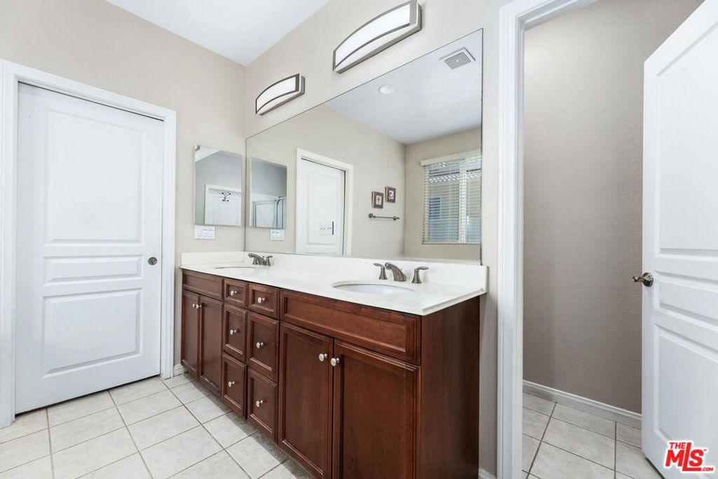 FOUR SEASONS - Residential