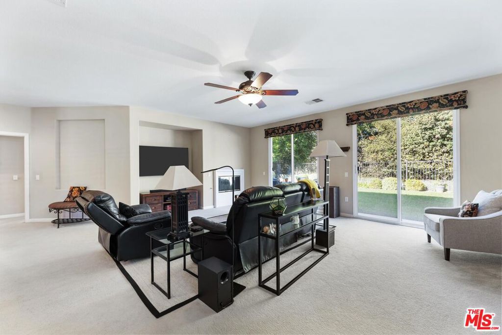 FOUR SEASONS - Residential