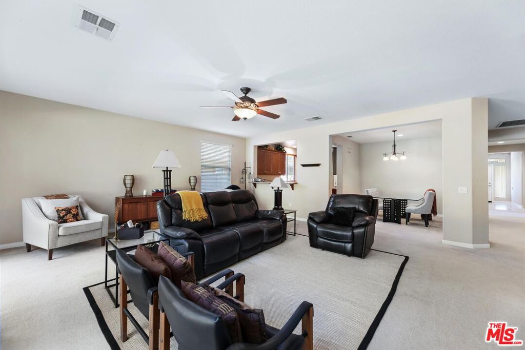 FOUR SEASONS - Residential