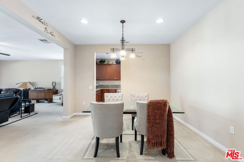 FOUR SEASONS - Residential