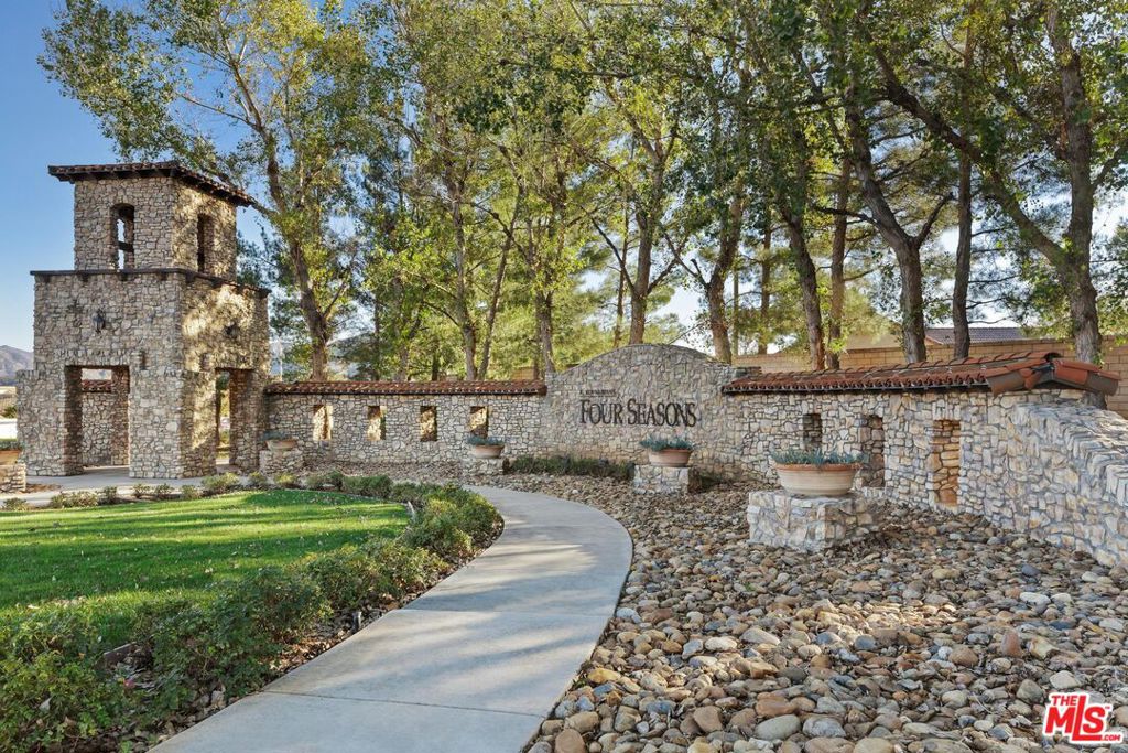 FOUR SEASONS - Residential