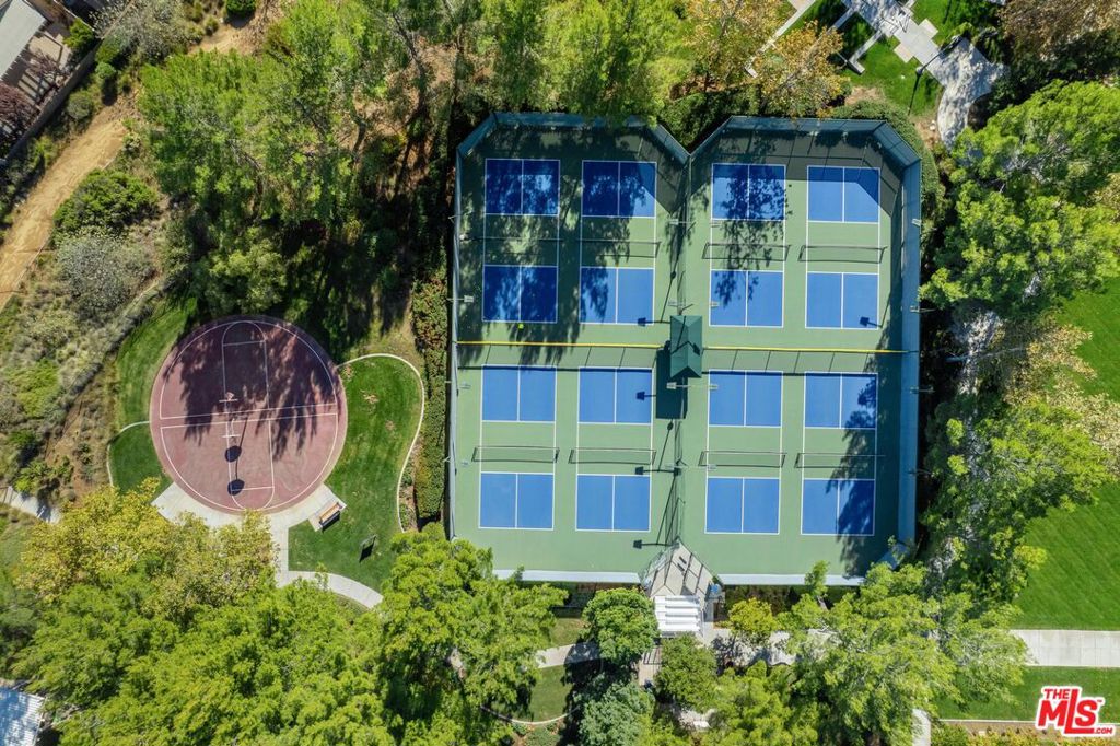 FOUR SEASONS - Residential