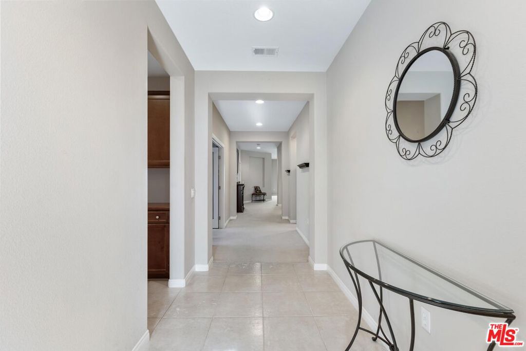 FOUR SEASONS - Residential