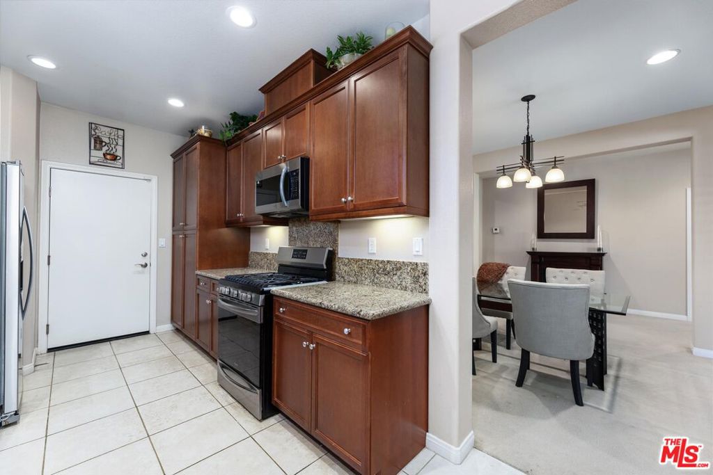 FOUR SEASONS - Residential