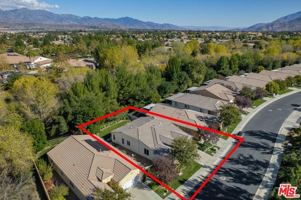 FOUR SEASONS - Residential