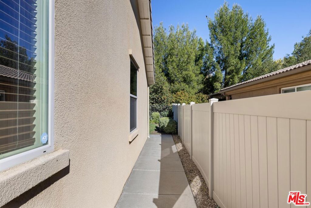 FOUR SEASONS - Residential