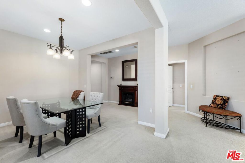 FOUR SEASONS - Residential