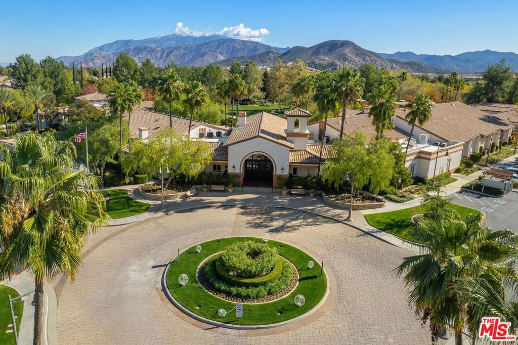 FOUR SEASONS - Residential