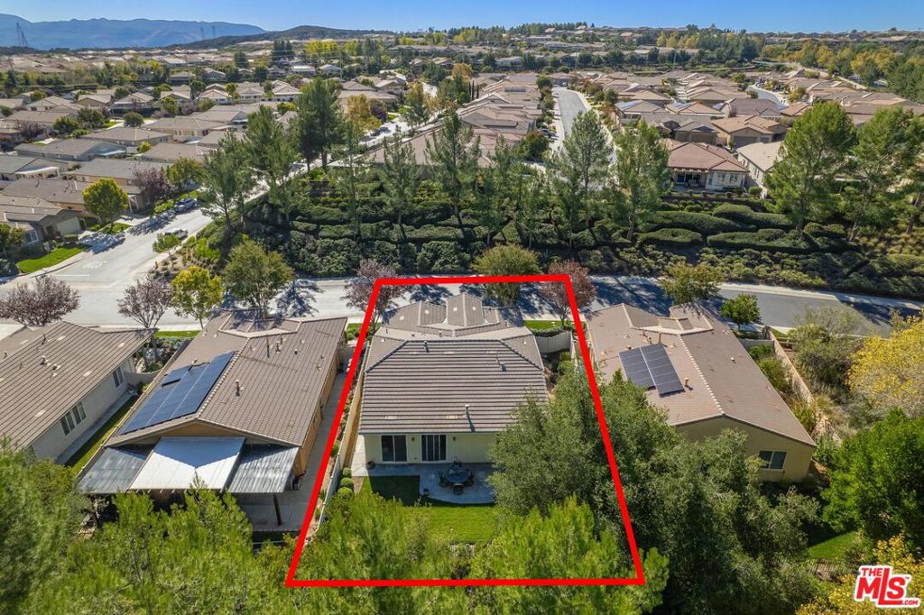 FOUR SEASONS - Residential