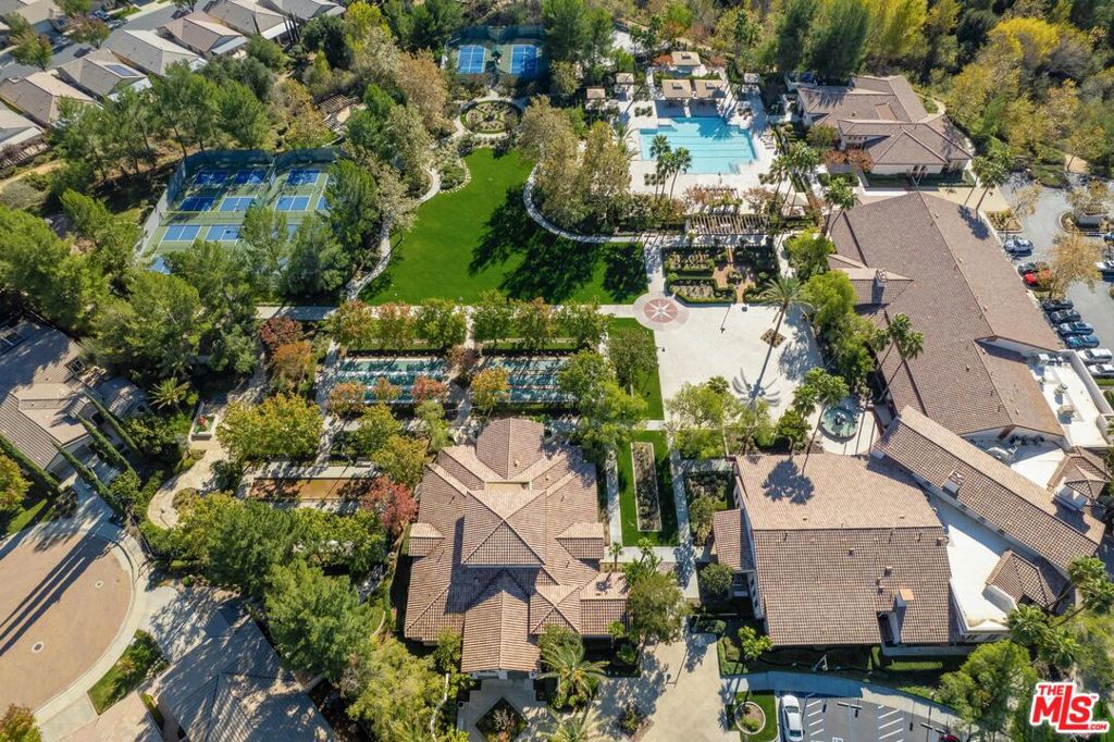 FOUR SEASONS - Residential