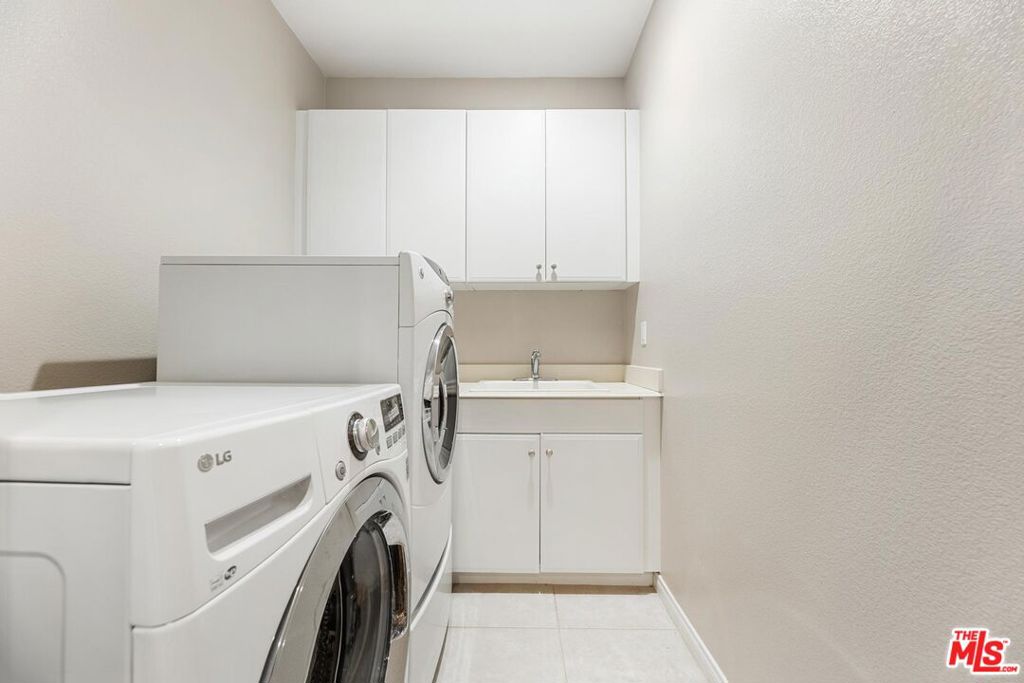 FOUR SEASONS - Residential