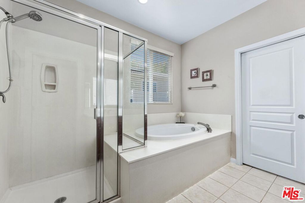 FOUR SEASONS - Residential