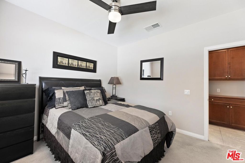 FOUR SEASONS - Residential