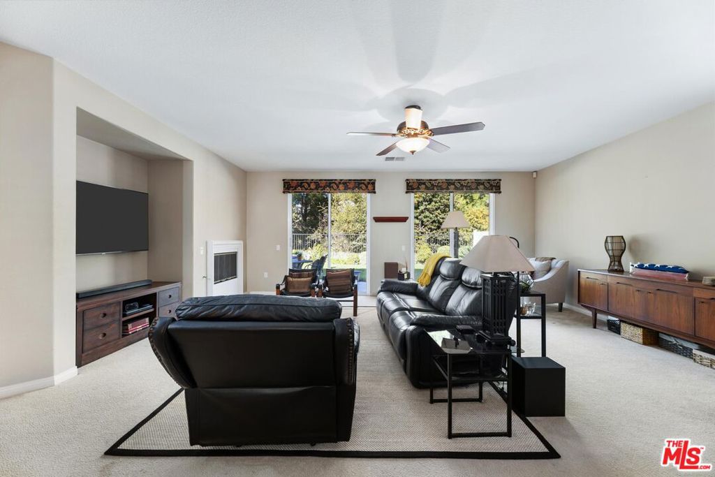 FOUR SEASONS - Residential