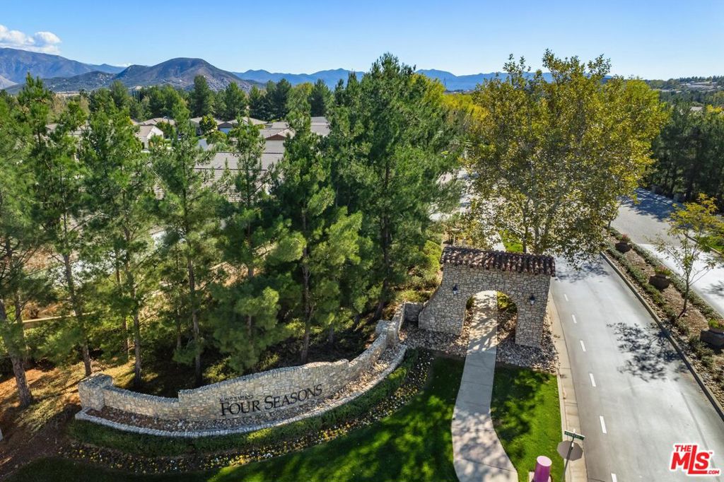 FOUR SEASONS - Residential