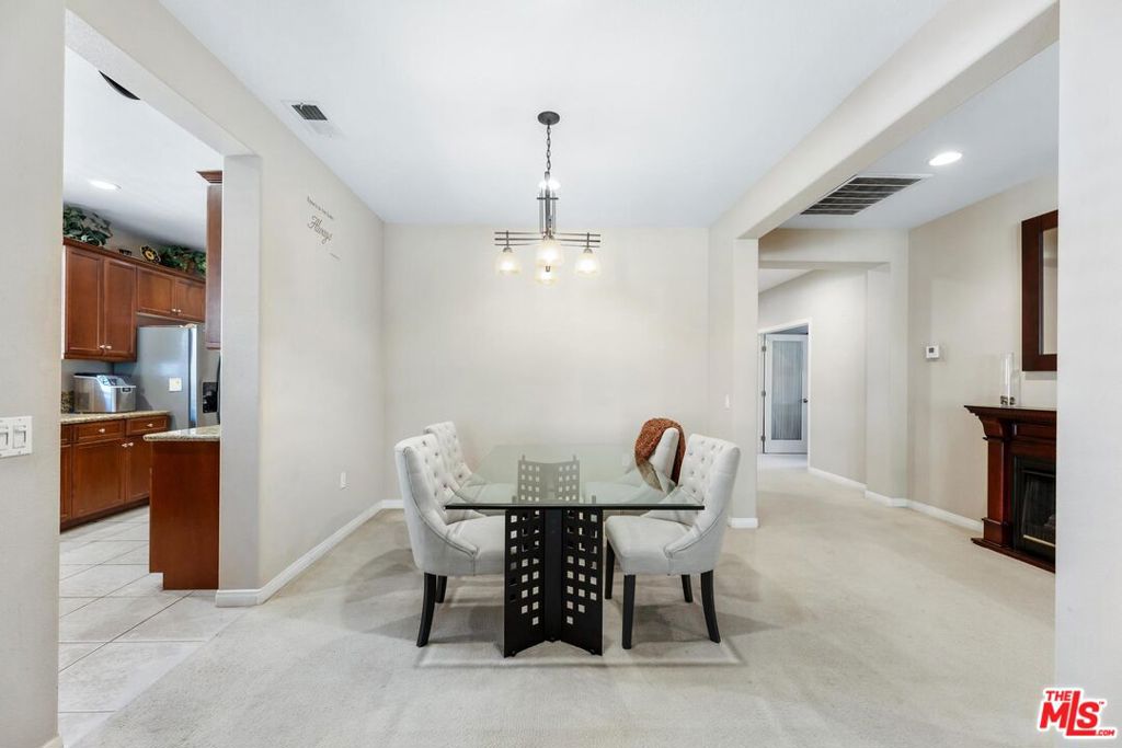 FOUR SEASONS - Residential