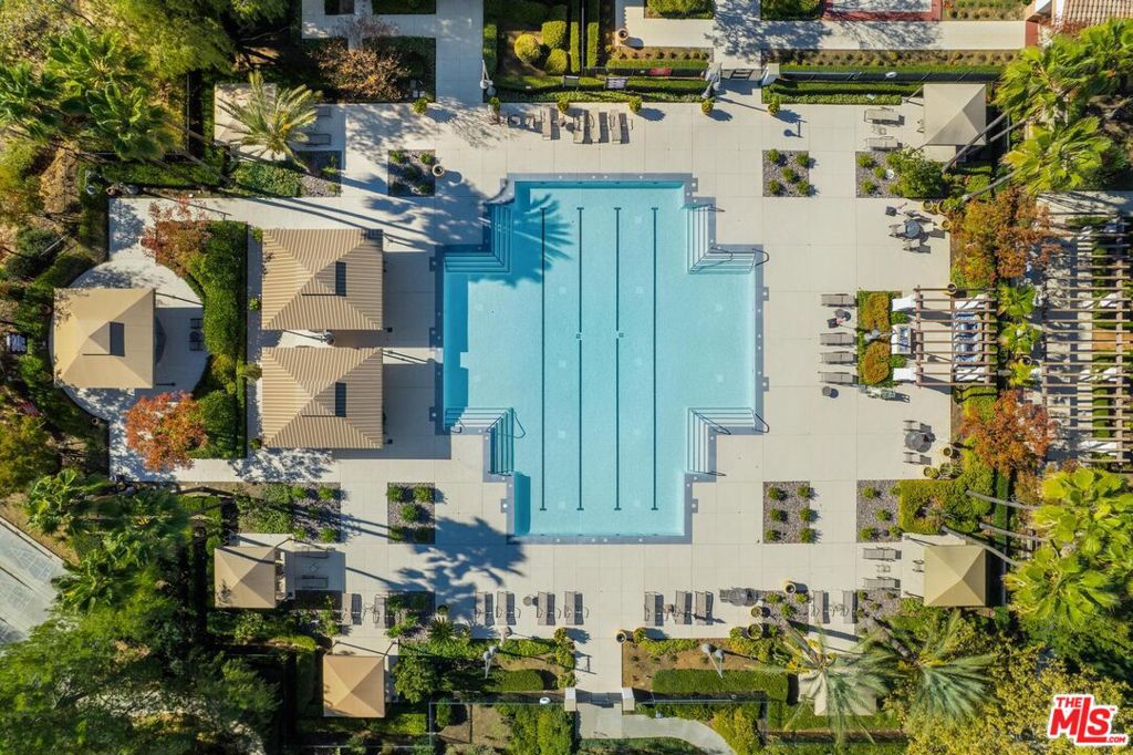 FOUR SEASONS - Residential