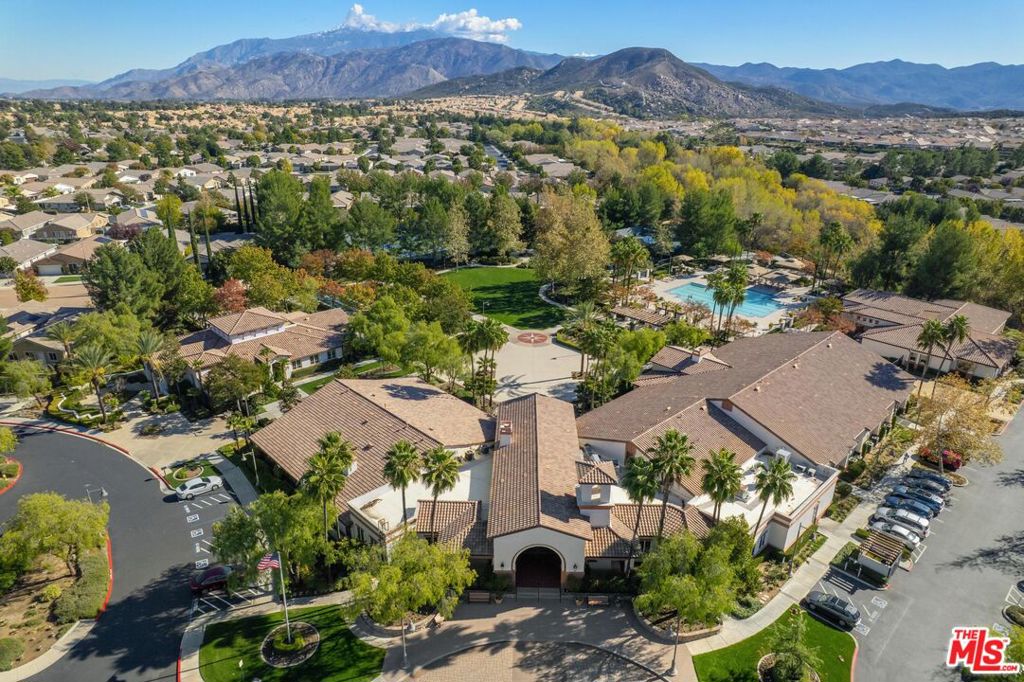 FOUR SEASONS - Residential